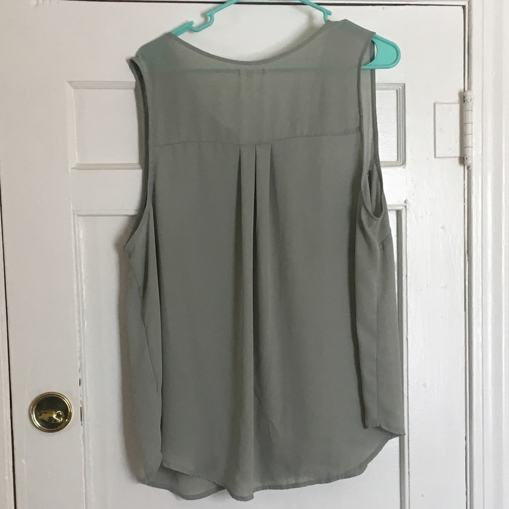Tank top with pockets - Picture 2 of 3